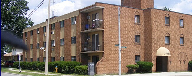 Photo du bâtiment - Tecumseh Court Apartments