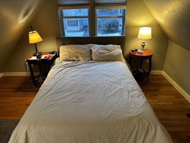 Bedroom - 1916 Polk St NE