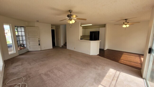 Building Photo - Charming  3 Bedroom 2.5 Bath Single Family...