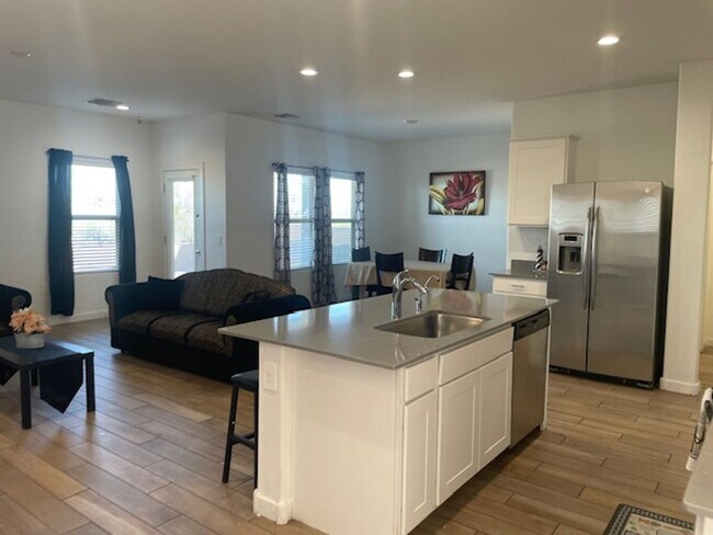 Foto del edificio - Large spacious 4 bedroom home located in cul de sac