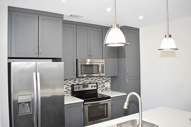 Building Photo - 2-2-2 Condo Plus Panoramic Rooftop Terrace...