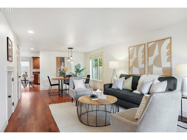 Building Photo - Lovely 4-Bed, 2.5-Bath Home – Gas Fireplac...