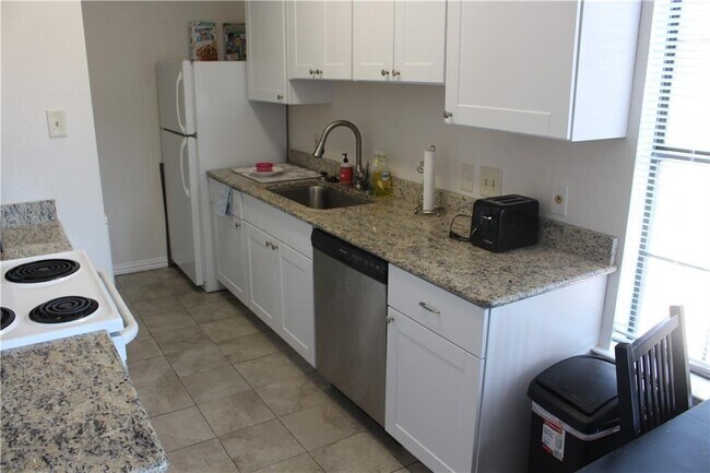 Foto del edificio - 706 W 24th St