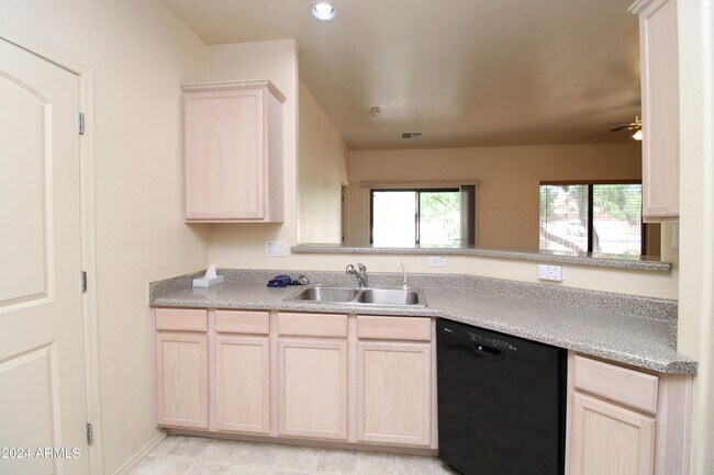 Foto del edificio - 2565 S Signal Butte Rd