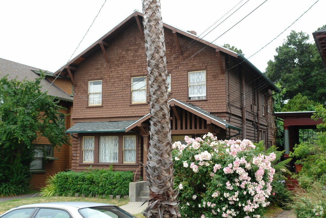 Primary Photo - 2916-2918 Hillegas Ave