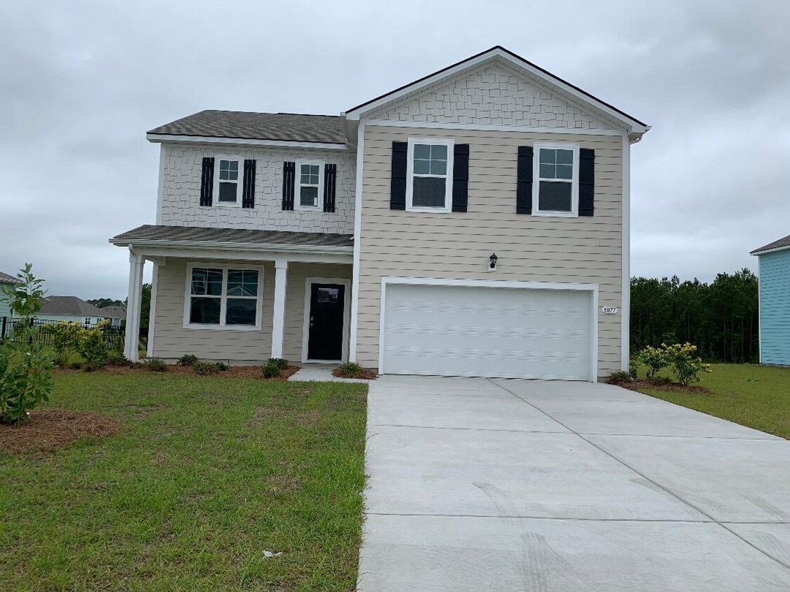 Foto principal - New 4-Bedroom, 2.5-Bath