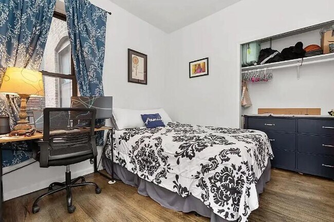 Foto del edificio - 6 W 107th St