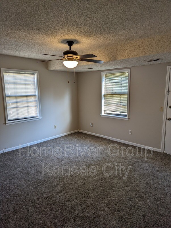 Building Photo - 111 E Foxwood Dr