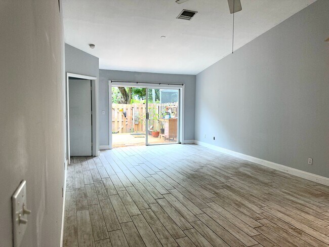 Foto del edificio - 8754 SW 215th Ter