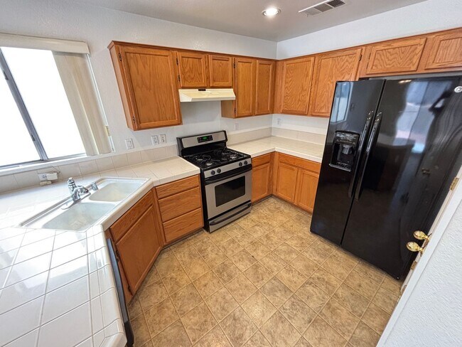 Foto del edificio - Gorgeous 3Bed/2.5Bath, 2-Story home locate...