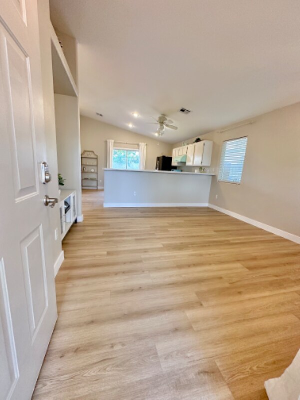 Foto del edificio - 4928 Whispering Spring Ave
