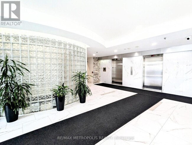 Building Photo - 2550 Lawrence Ave E