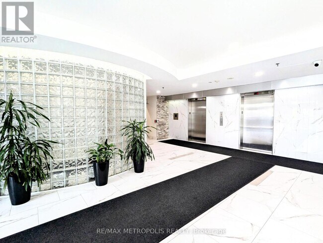 Photo du bâtiment - 2550 Lawrence Ave E