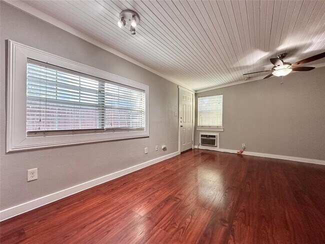 Foto del edificio - 2103 E 16th St