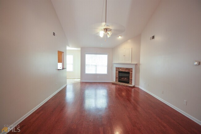Building Photo - 25 Bedford Park Dr