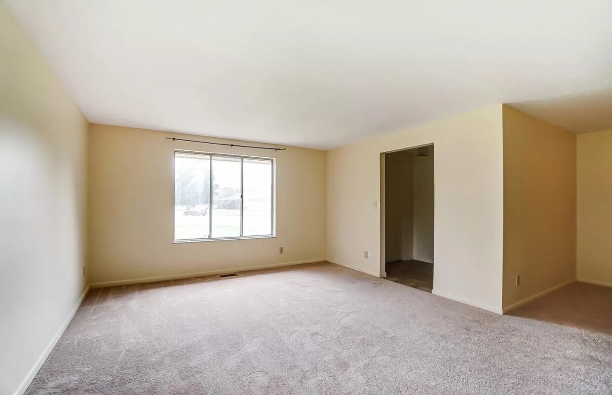 Building Photo - 5111 Foxmoor Cir