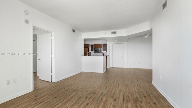 Foto del edificio - 18800 NE 29th Ave