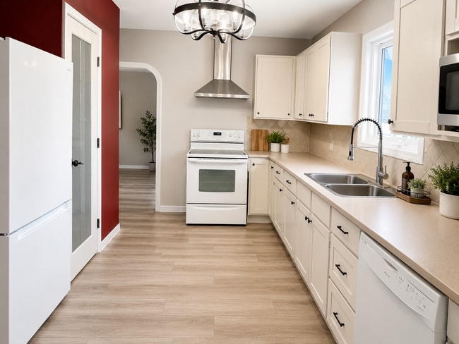 Building Photo - 3-Bedroom, 2-Bath Main Floor in Red Deer
