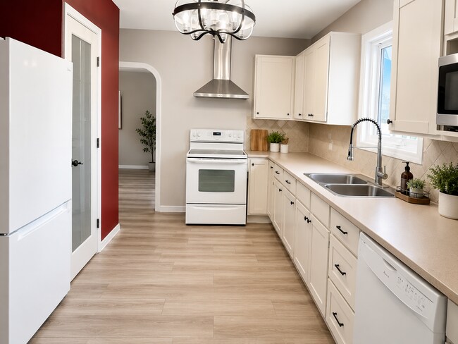 Photo du bâtiment - 3-Bedroom, 2-Bath Main Floor in Red Deer