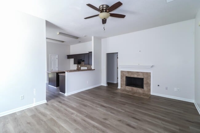 Foto del edificio - 7068 Kings Crown Dr
