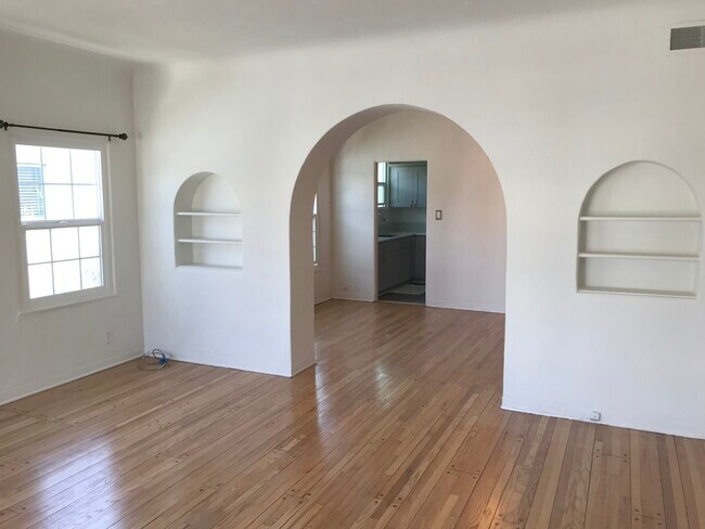 Foto del edificio - 8366 Blackburn Ave