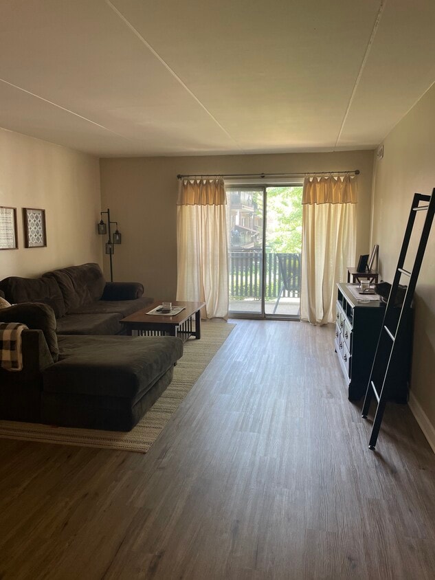 5231 James Ln Unit 1306, Crestwood, IL 60418 Condo for Rent in Crestwood, IL