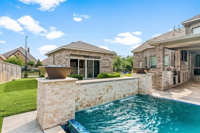 Building Photo - 16202 Coyote Run Ln