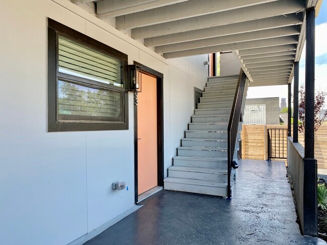 Building Photo - The Pomelo