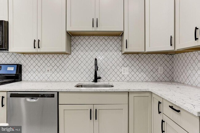 Foto del edificio - 638 G St NE