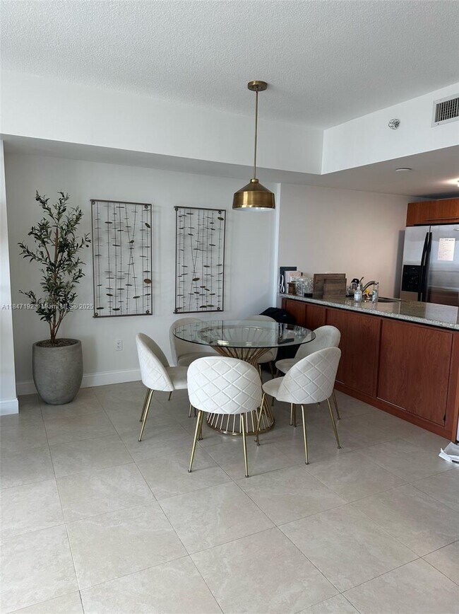 Foto del edificio - 185 SW 7th St
