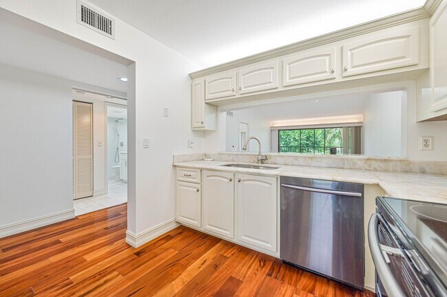 Foto del edificio - ** Berkshire Village ~ Updated Condo ~ Mov...