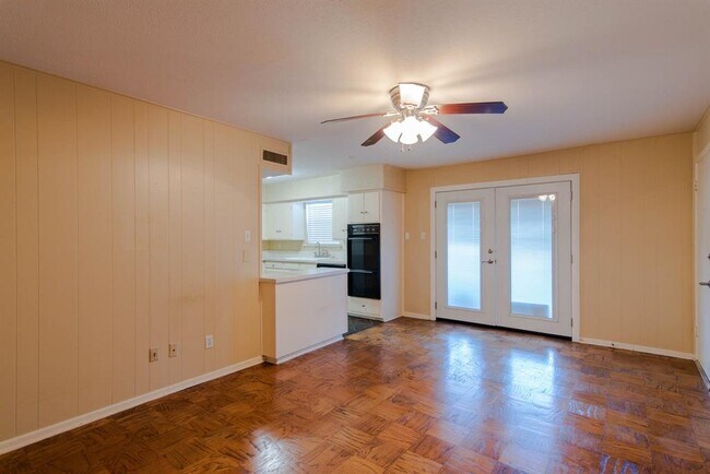Foto del edificio - 5837 E University Blvd