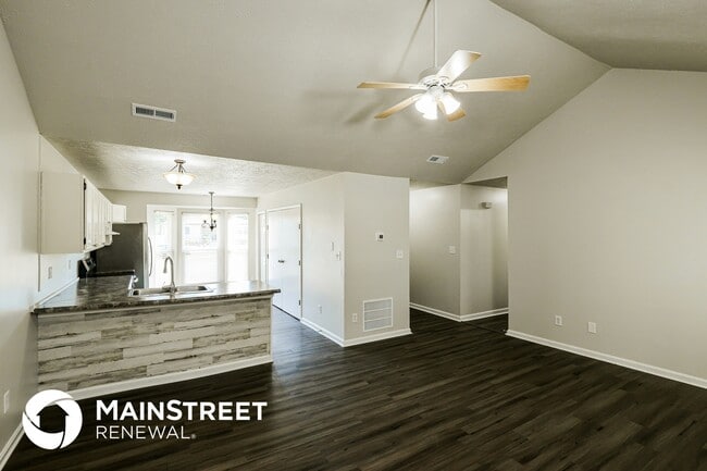 Building Photo - 6900 Applegate Ln