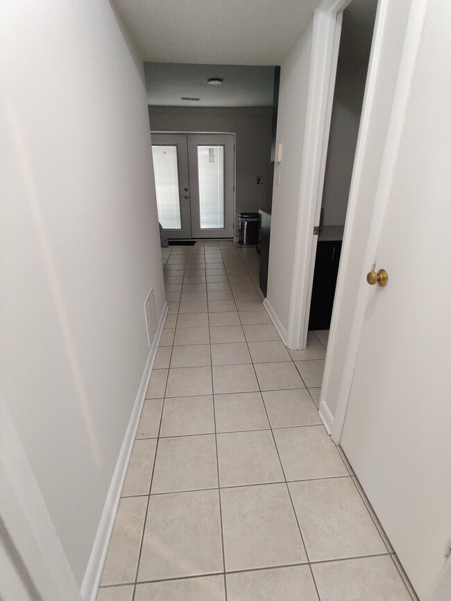 Building Photo - 5281 Daffodil Dr