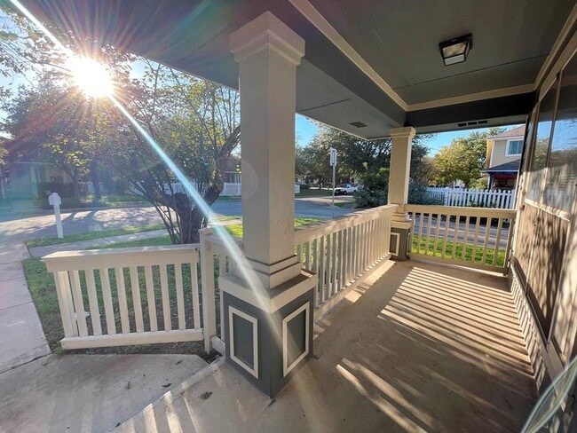 Building Photo - 162 Dressen