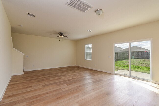 Building Photo - 1024 Water Oak Ln