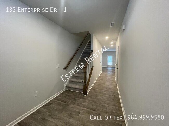Foto del edificio - 133 Enterprise Dr