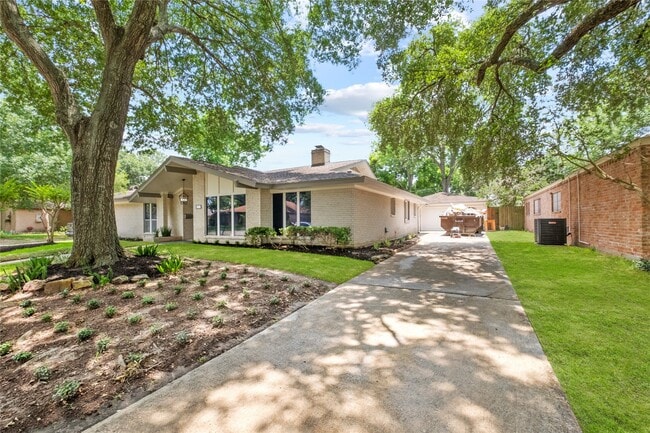 Building Photo - 8307 Braesview Ln