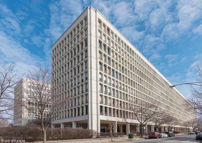 Building Photo - 1400 E 55th Pl