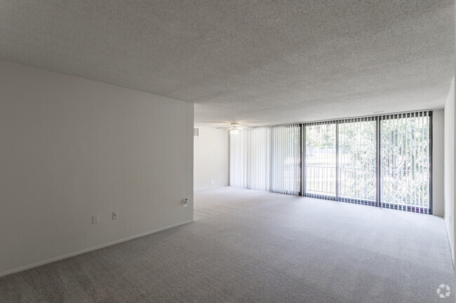 1HAB, 1BA - 935 ft² - London Park Towers Apartments