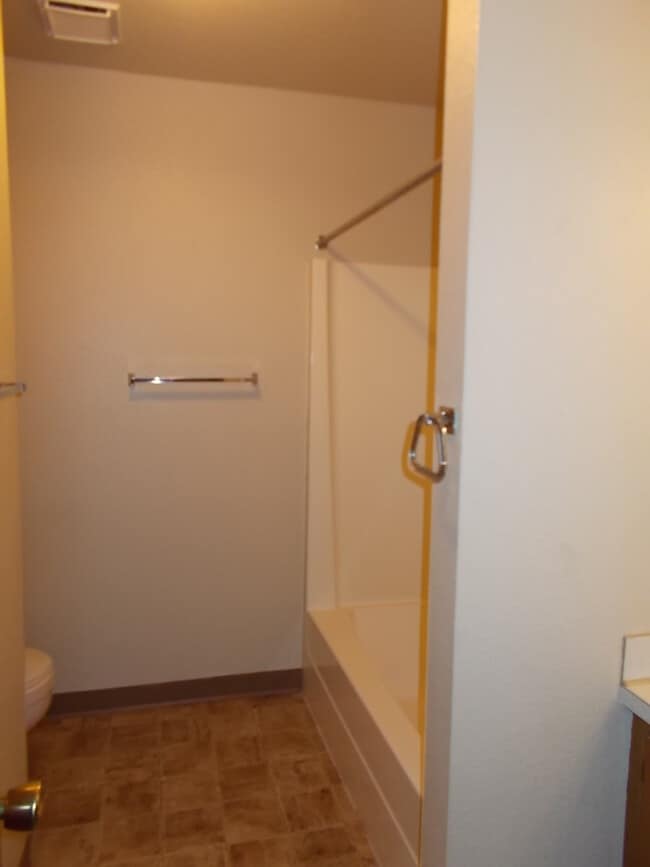 Building Photo - 321 Aristocrat Dr