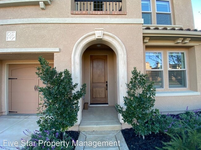 Building Photo - 4 br, 3.5 bath House - 3600 Rapallo Way