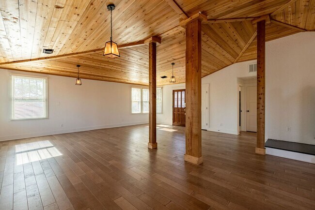 Building Photo - Tip Tier Views at this Beautiful 4 bedroom, 3 bathroom home in Central East Austin!!!