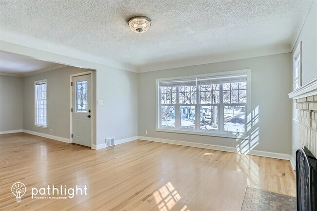 Building Photo - 2713 Ewing Avenue North, Robbinsdale, MN, ...