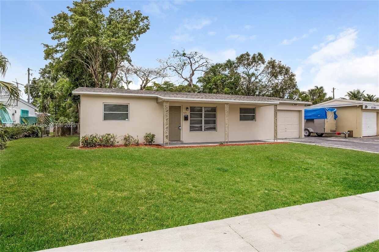 Foto principal - 5171 SW 6th St