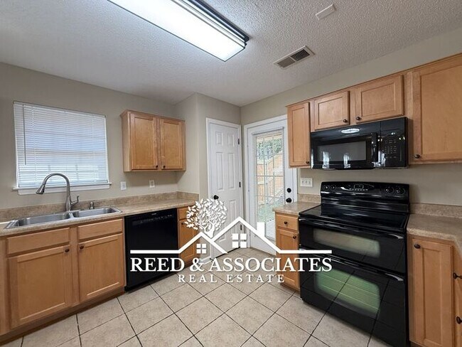 Building Photo - Charming Cordova Home