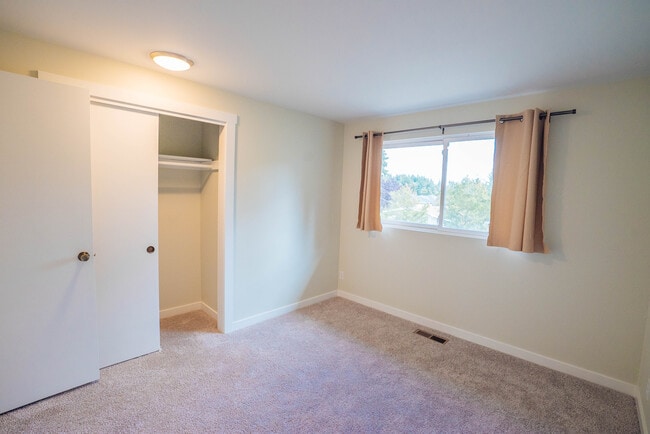 Building Photo - 15307 10th Ave NE