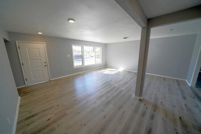 Building Photo - 323 Stockton Dr