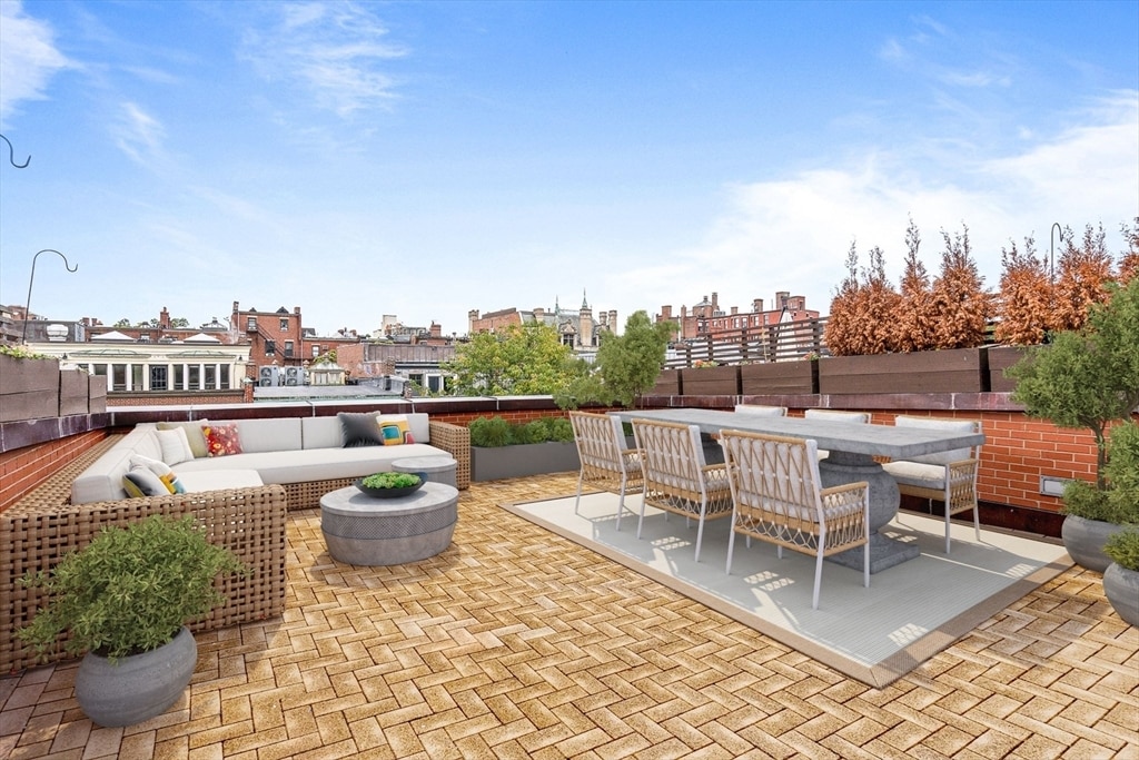 Primary Photo - 330 Newbury St