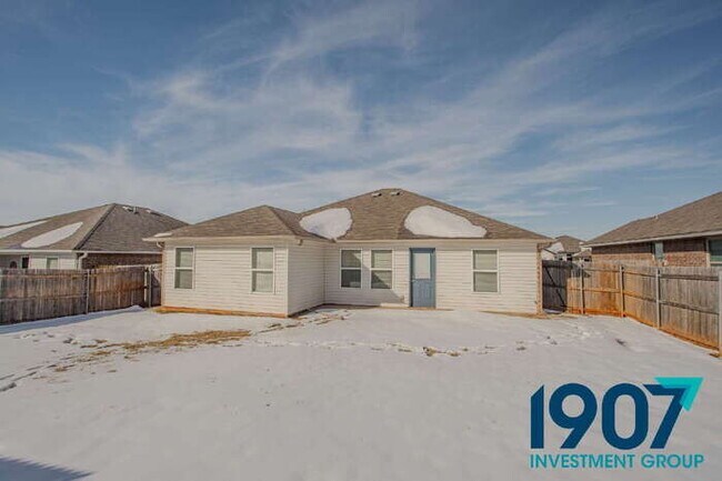 Building Photo - Contemporary 3-Bedroom Home in Yukon – Modern Finishes & Open Layout!